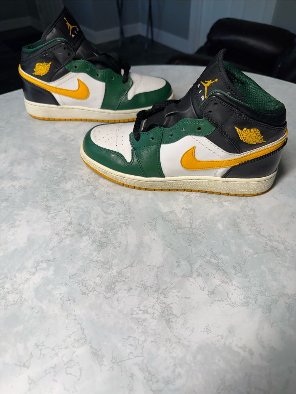 Jordan 1 Mid Retro Seattle Super Sonic